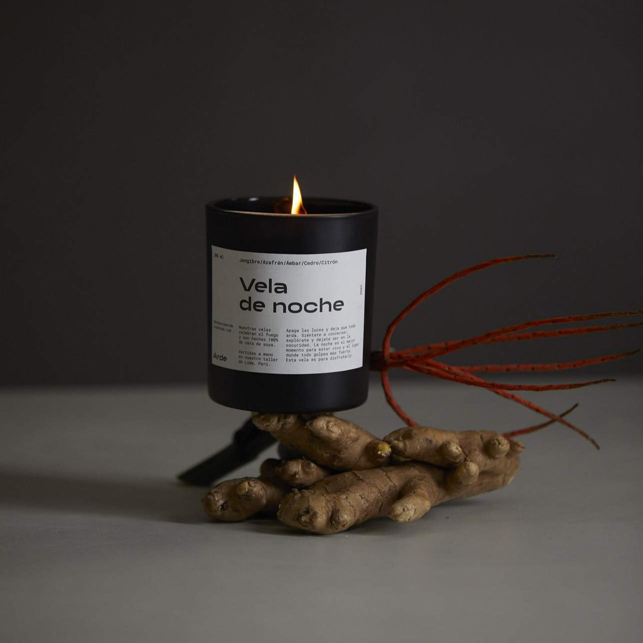 Kerze aus Soyawachs mit peruanischem Duft. Vela de noche riecht würzig.