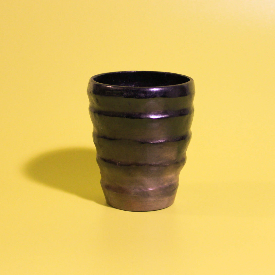 Taza Traditional schwarze Tasse ohne Henkel aus dem peruanischen Amazonas