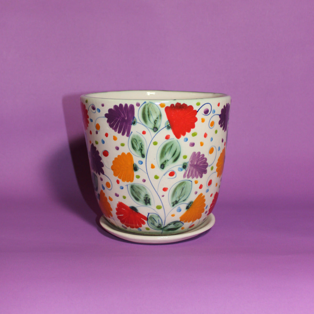 farbiger Blumentopf mit floralem Muster inkl. Untertopf zum Direkteinpflanzen
