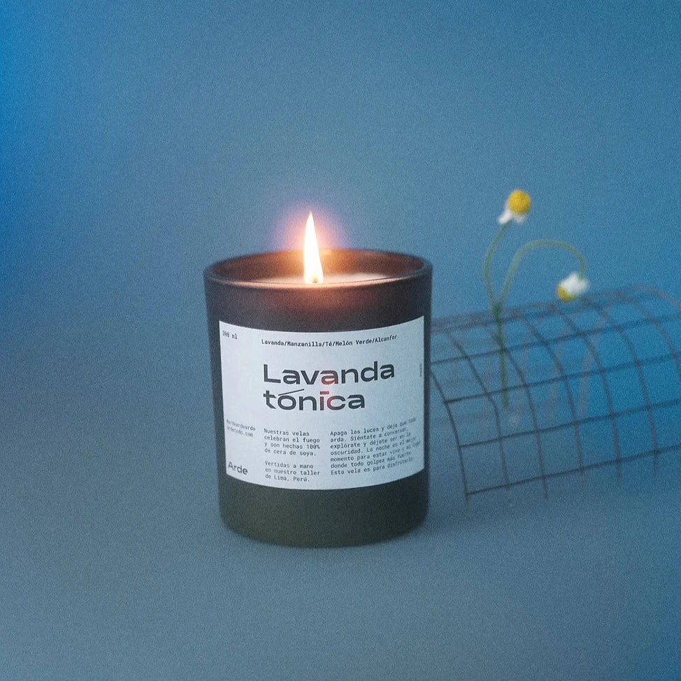 Kerze aus Soyawachs mit peruanischem Duft. Lavanda tonica riecht nach Lavendel.