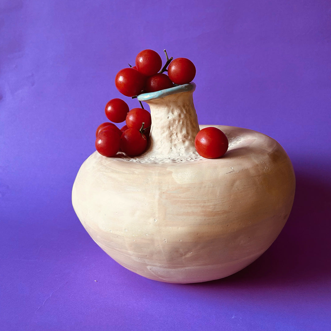 Handgefertigte bauchige Vase inspiriert von peruanischen präkolumbischen Formen.