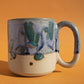 Handgefertigte blaue Tasse inspiriert von peruanischen präkolumbischen Formen.