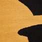 Detailaufnahme, auffälliger beiger Teppich mit schwarzer abstrakter Ananas und Fransen, von Hand gewoben