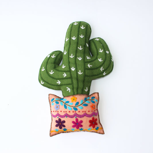 Handbesticktes Kaktus Stofftier aus Südamerika