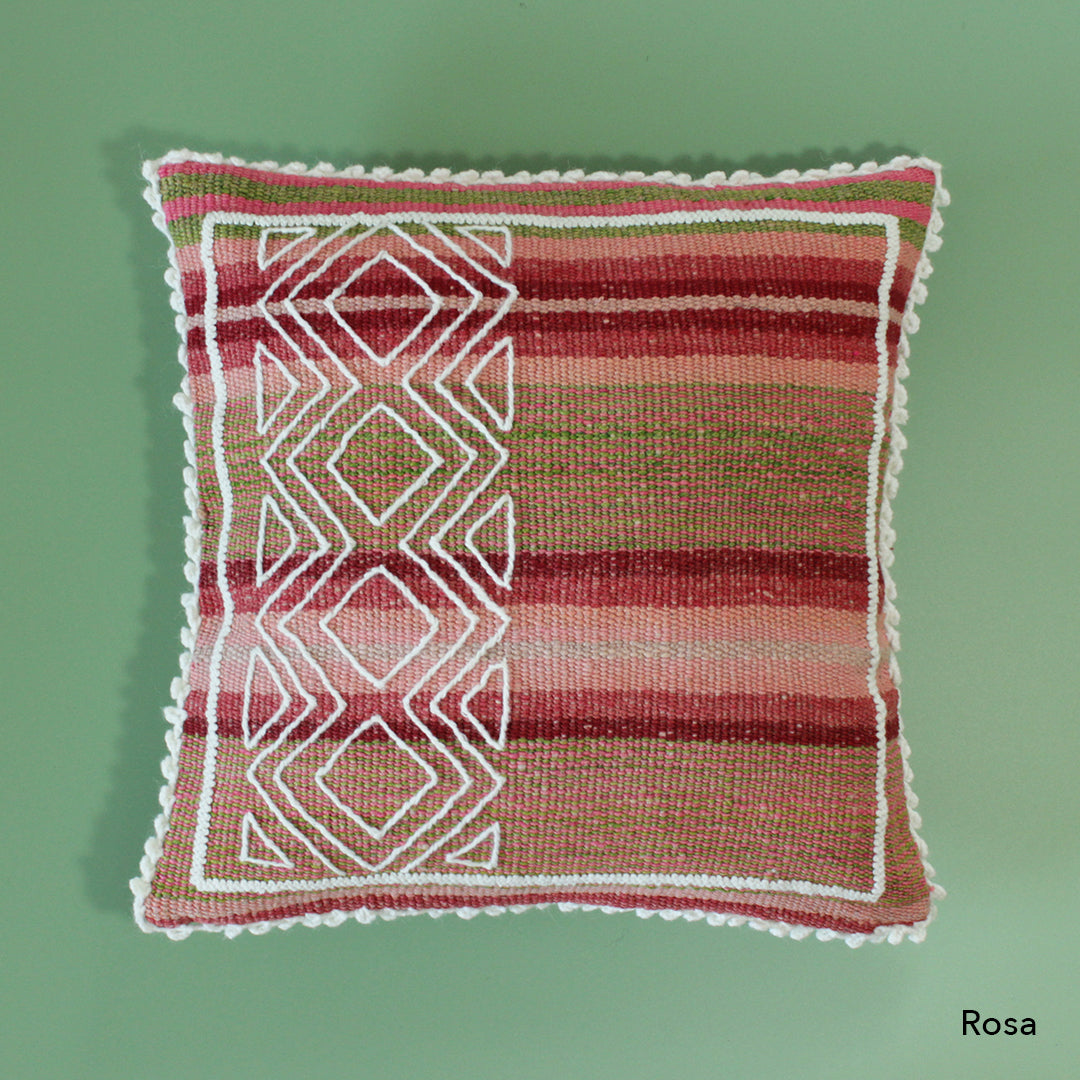 Von Hand gewobenes und besticktes Kissen in Rosa- und Grüntönen aus Südamerika